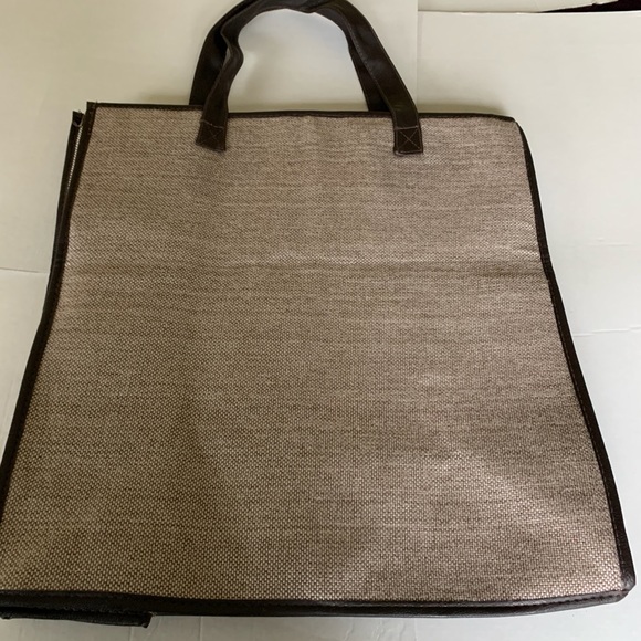 Laundry bag two partitions for light & dark colors mesh pockets long handles - Picture 2 of 4